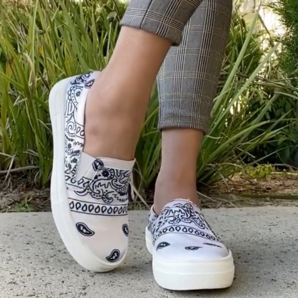 Hot White Bandana Slip On Sneakers Tennis Shoes - Picture 4 of 8